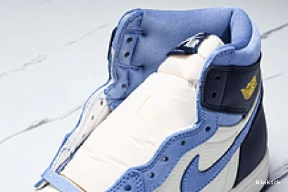 in Flight  1 High Jordan FD2596-400 First OG 1020